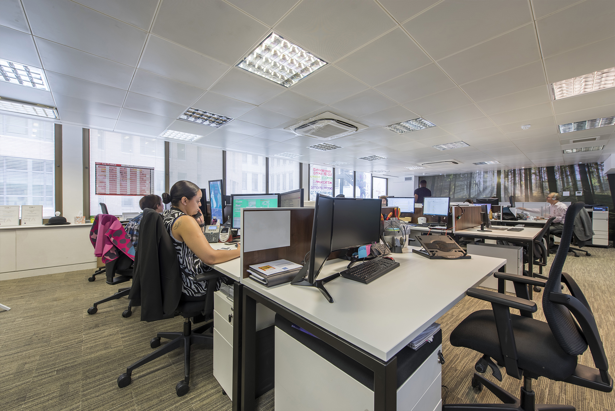 2 MONTHS FREE RENT 😊 || 7 x Desks in newly furnished, serviced & sociable office in Moorgate. 2 MONTHS FREE RENT 😊 || 7 x Desks in newly furnished, serviced & sociable office in Moorgate.
