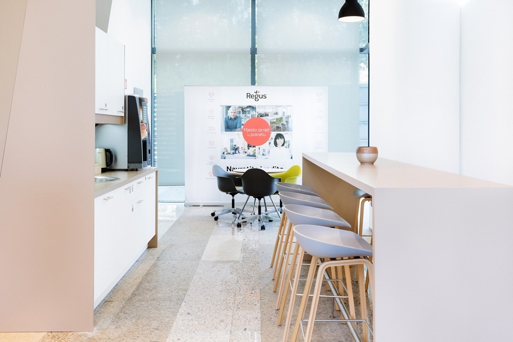 Co-working, Meeting room and Executive office Co-working, Meeting room and Executive office
