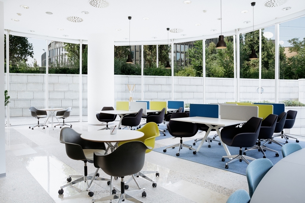 Co-working, Meeting room and Executive office Co-working, Meeting room and Executive office