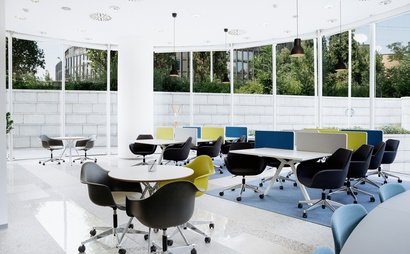Co-working, Meeting room and Executive office Co-working, Meeting room and Executive office