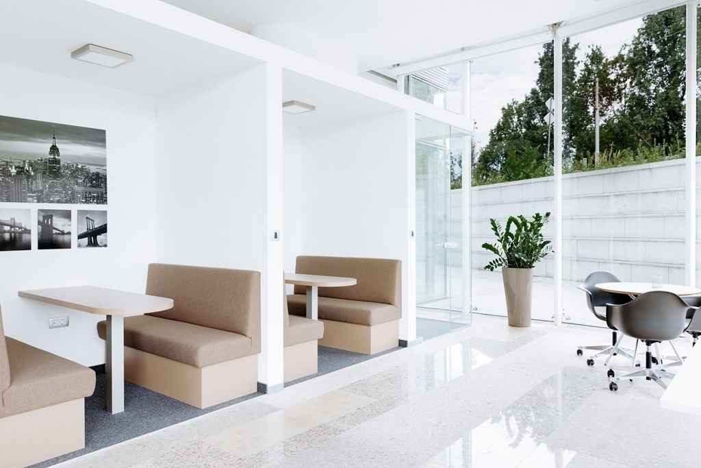 Co-working, Meeting room and Executive office Co-working, Meeting room and Executive office