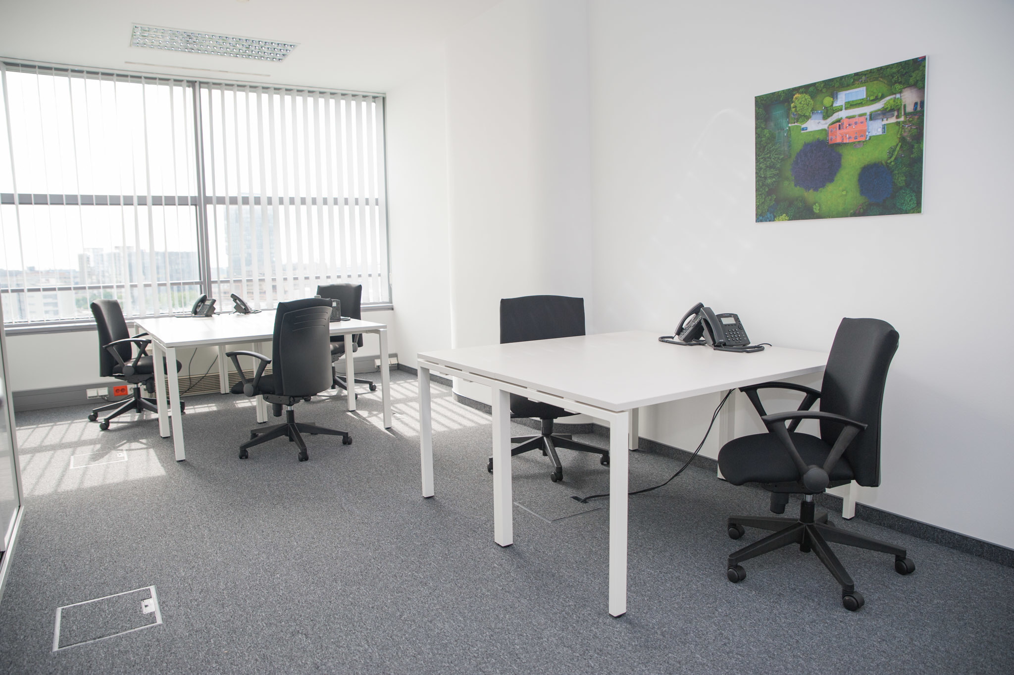 Co-working, Meeting room and Executive office Co-working, Meeting room and Executive office