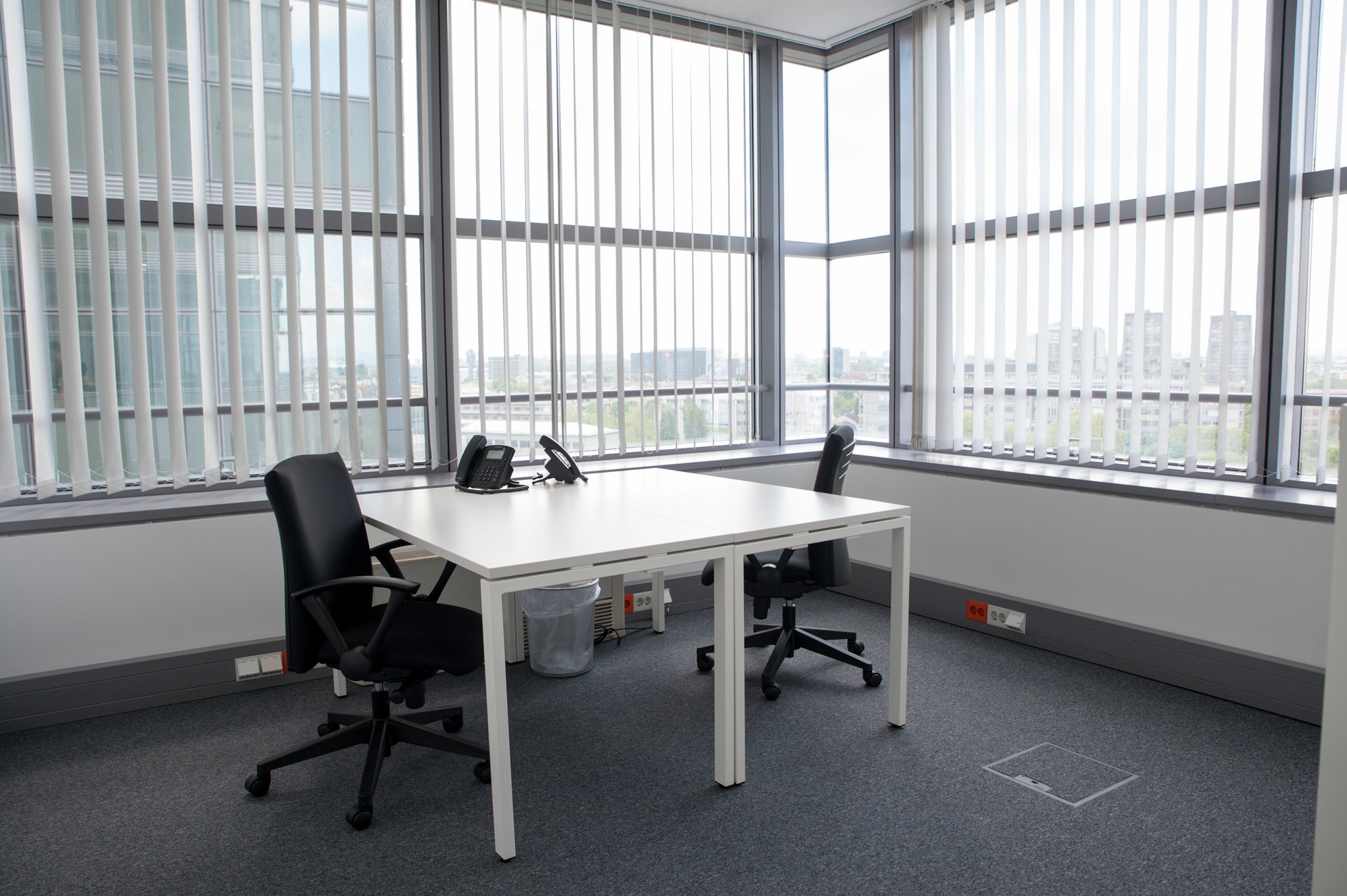 Co-working, Meeting room and Executive office Co-working, Meeting room and Executive office