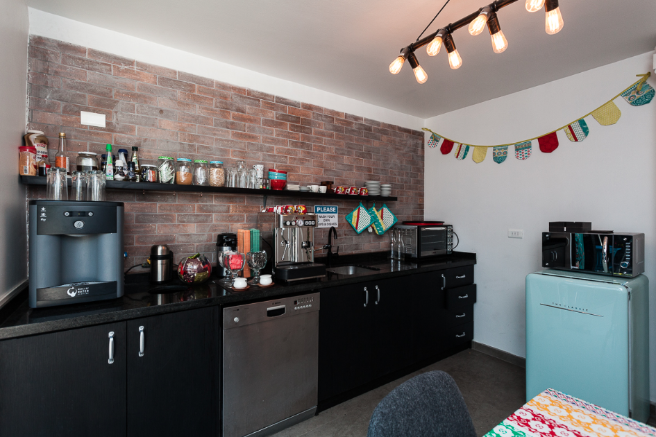 A quiet meeting room in the heart of La Dehesa/ Lo Barnechea