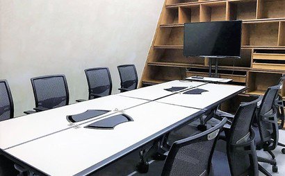 Permanent seating arrangement at our personal co-working space in Singapore - W Spaces 360 Permanent seating arrangement at our personal co-working space in Singapore - W Spaces 360
