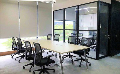 Permanent seating arrangement at our personal co-working space in Singapore - W Spaces 360 Permanent seating arrangement at our personal co-working space in Singapore - W Spaces 360