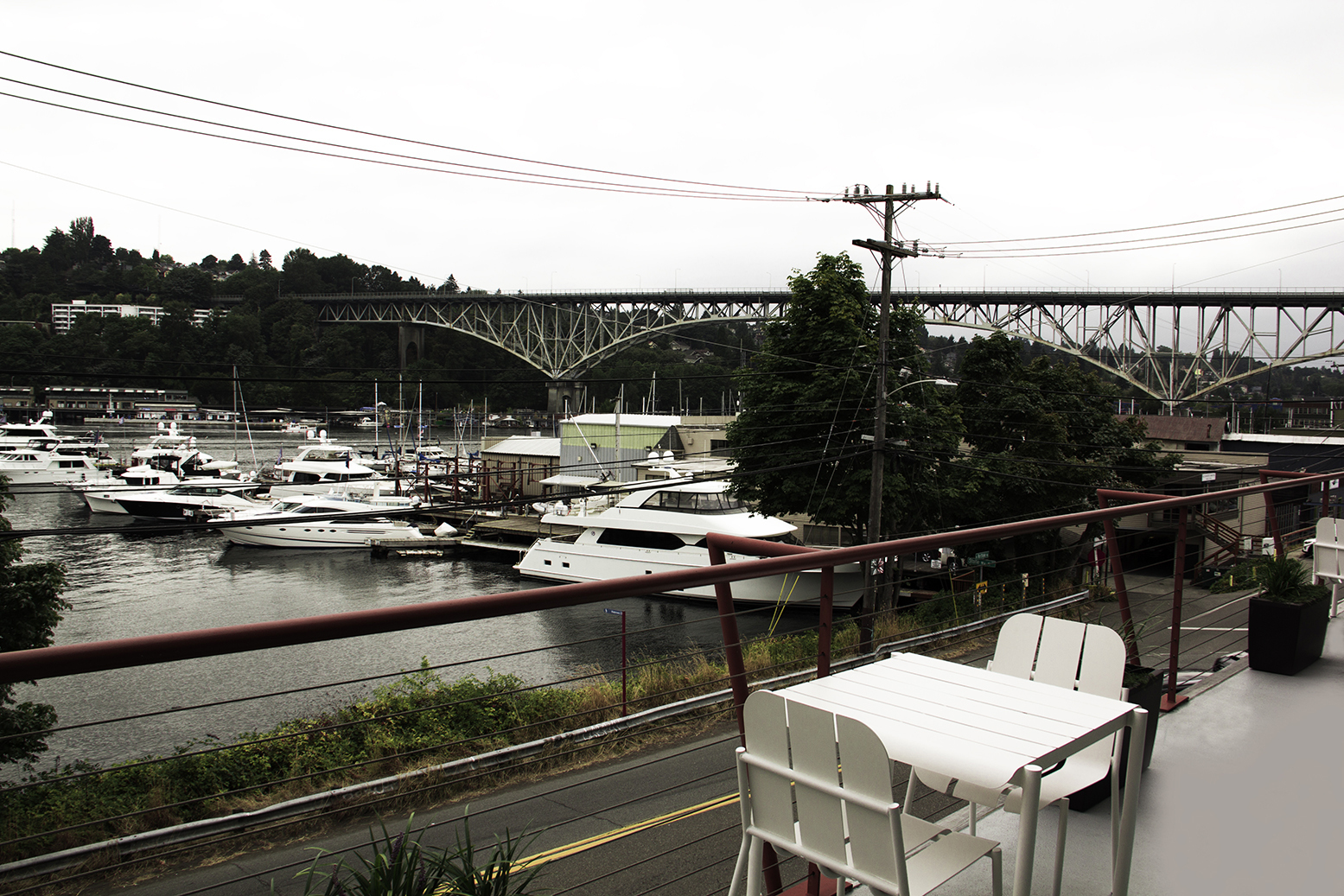 Floating Desk - Daily