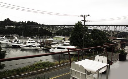Floating Desk - Daily