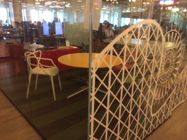 Affordable desk in a real office for freelancers