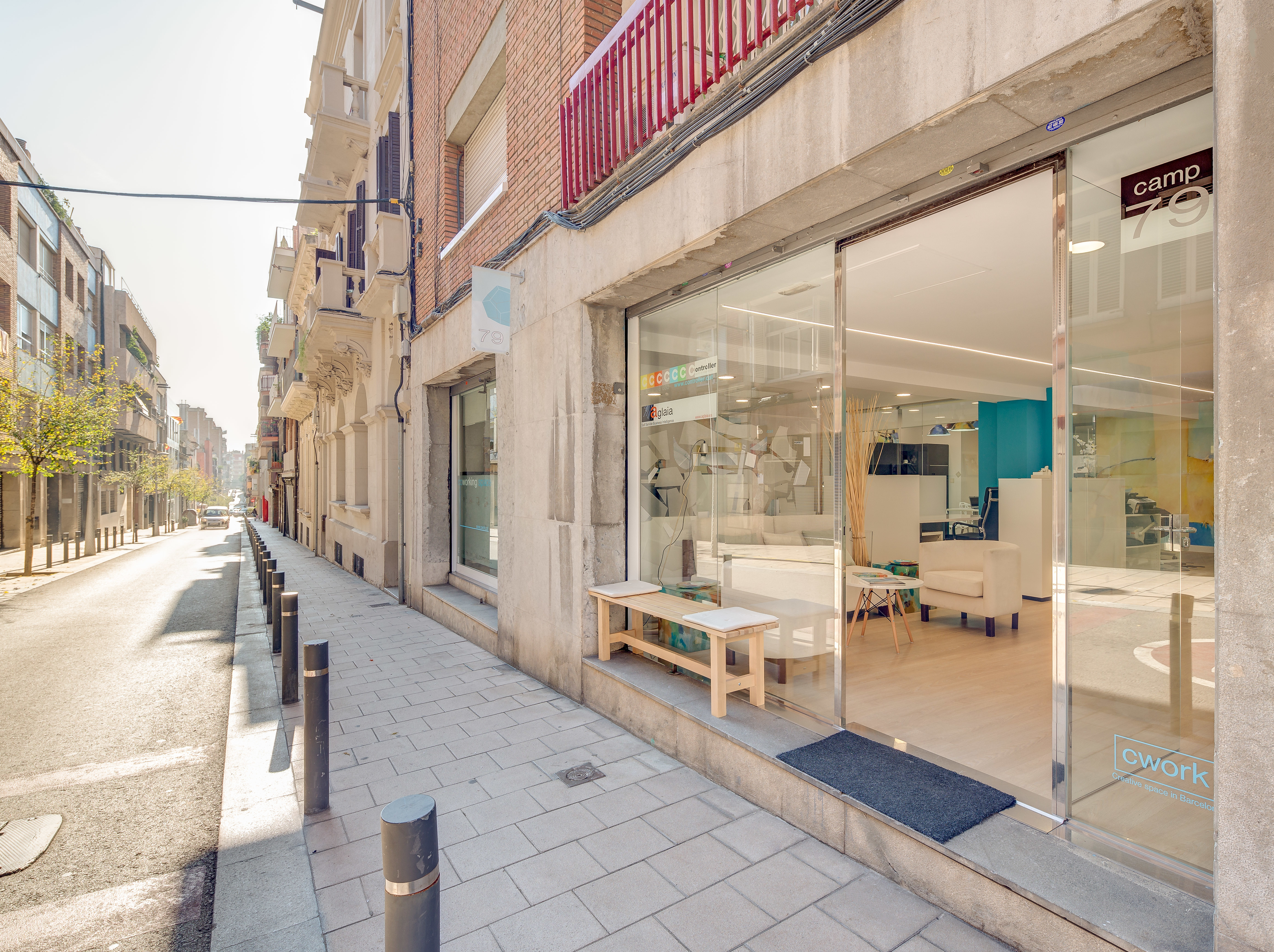 Private fix desks  Private fix desks