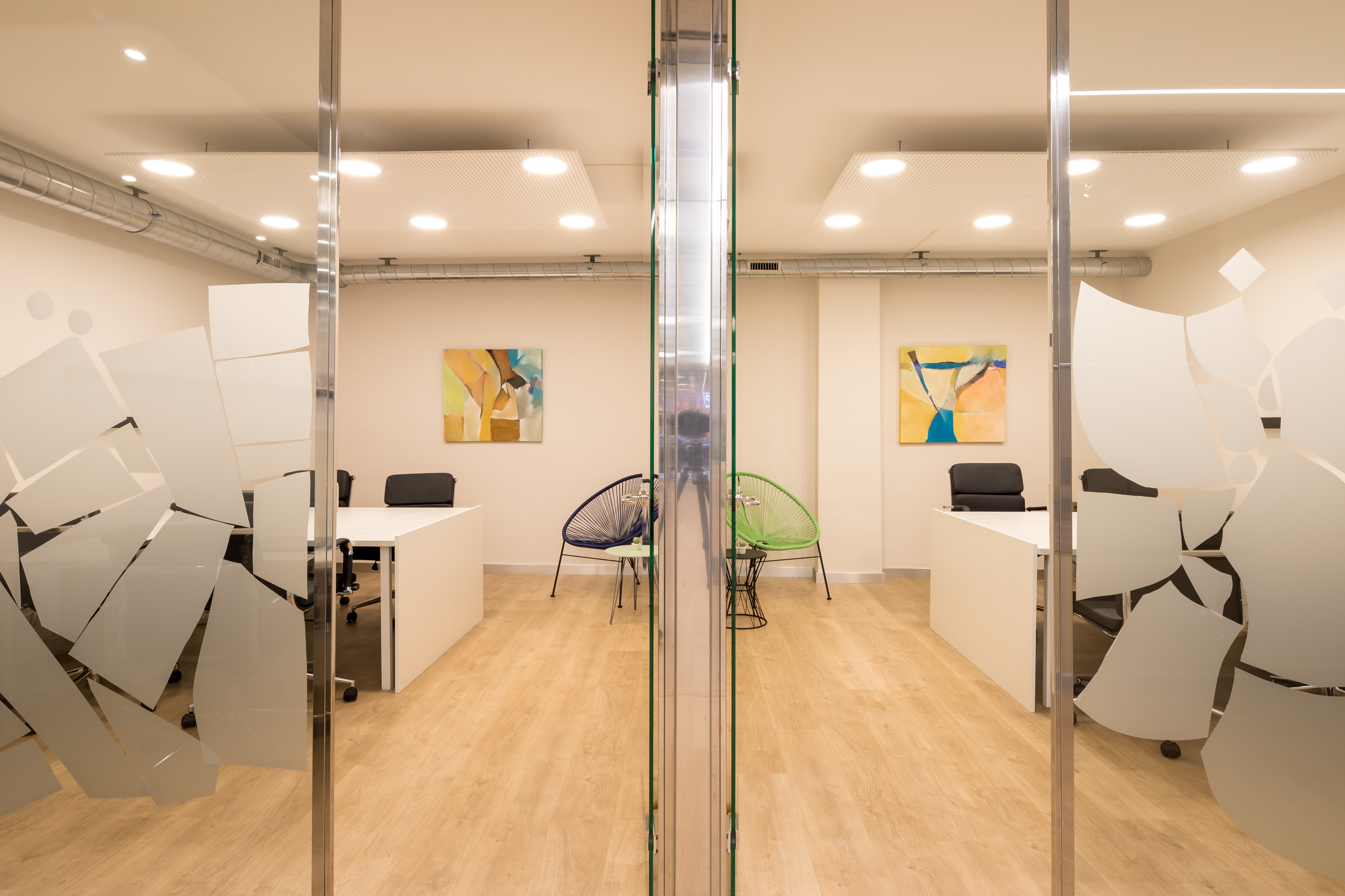 Private offices for 2 or 4 persons Private offices for 2 or 4 persons