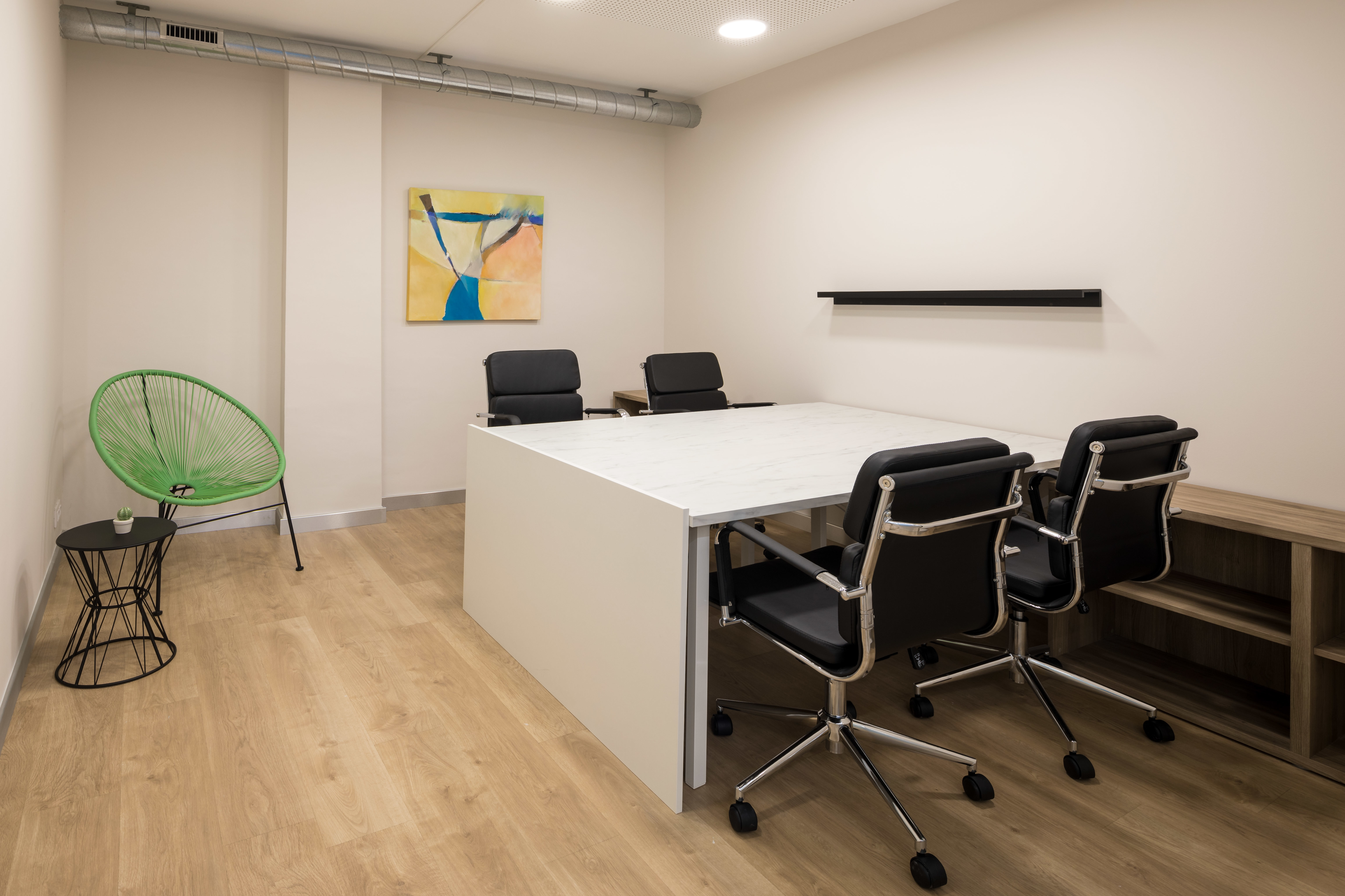 Private offices for 2 or 4 persons Private offices for 2 or 4 persons