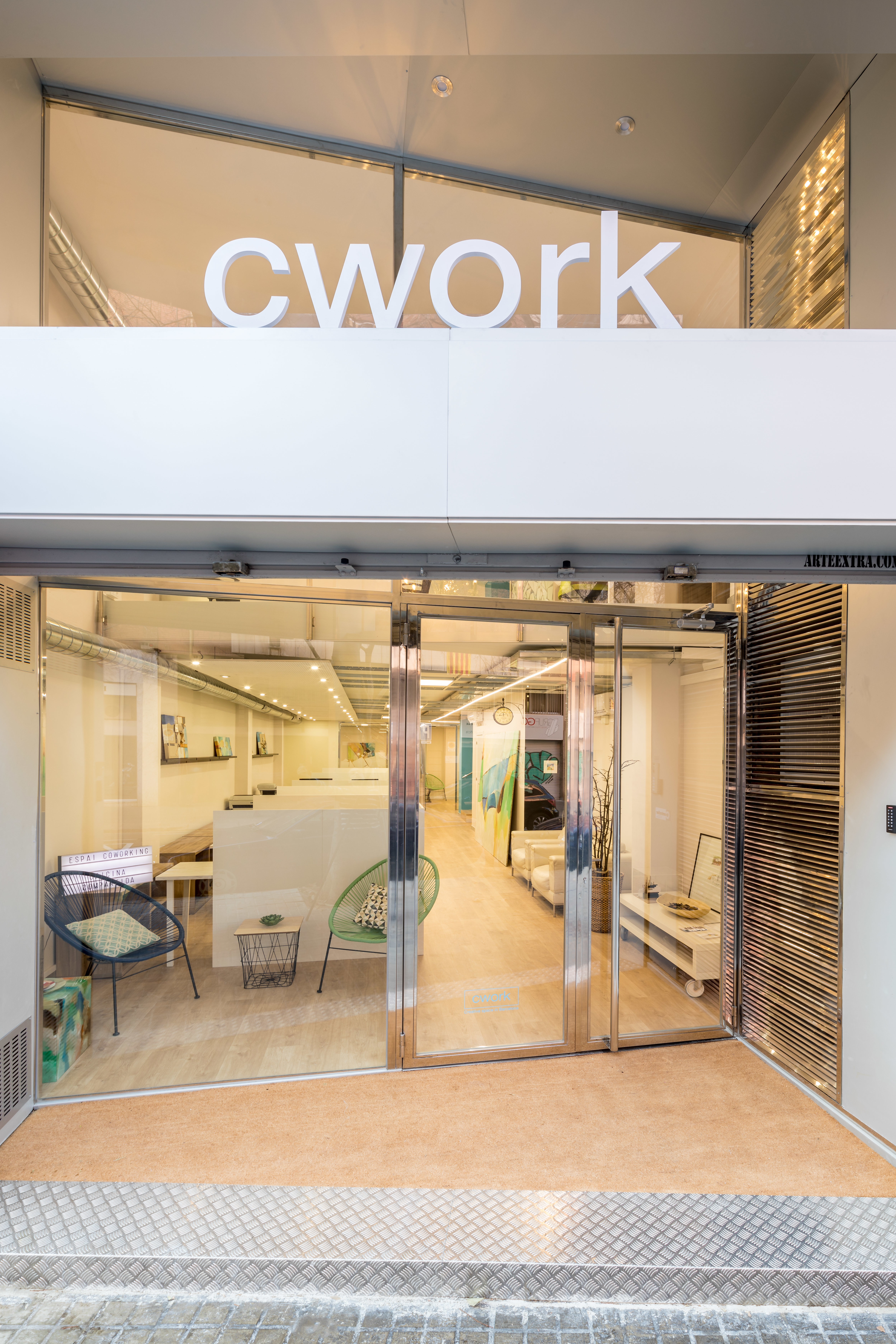Private offices for 2 or 4 persons Private offices for 2 or 4 persons