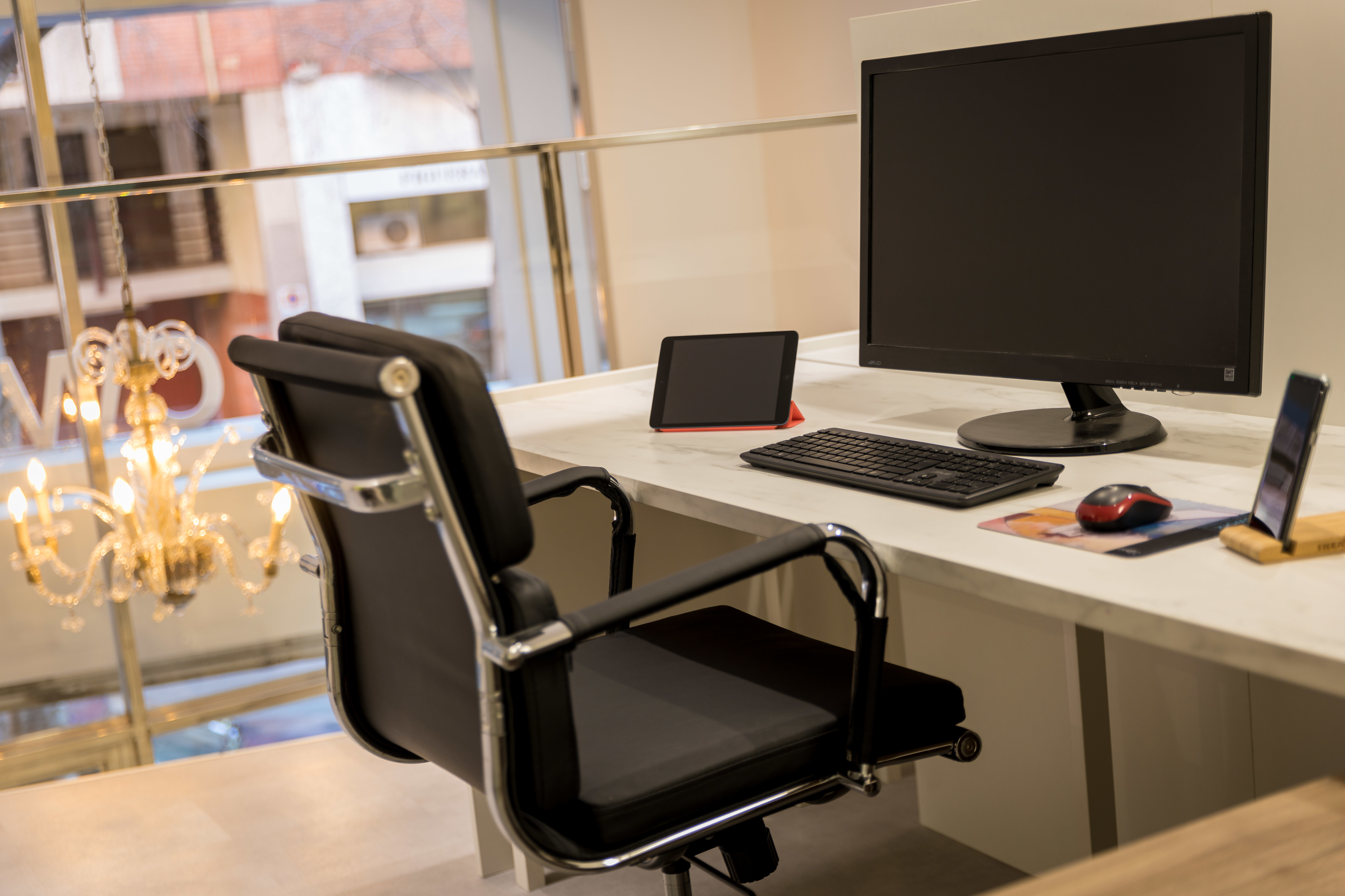 Private fix desks for 1 or 2 persons Private fix desks for 1 or 2 persons