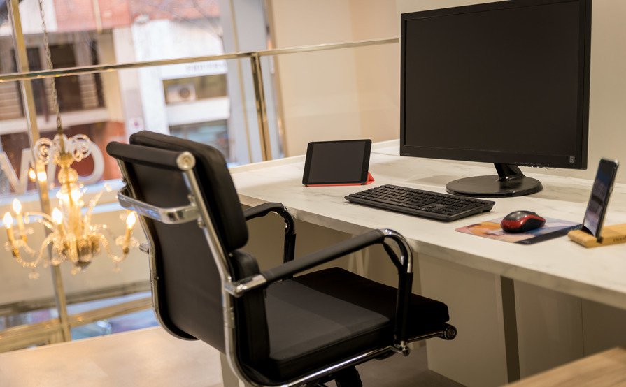 Private fix desks for 1 or 2 persons Private fix desks for 1 or 2 persons