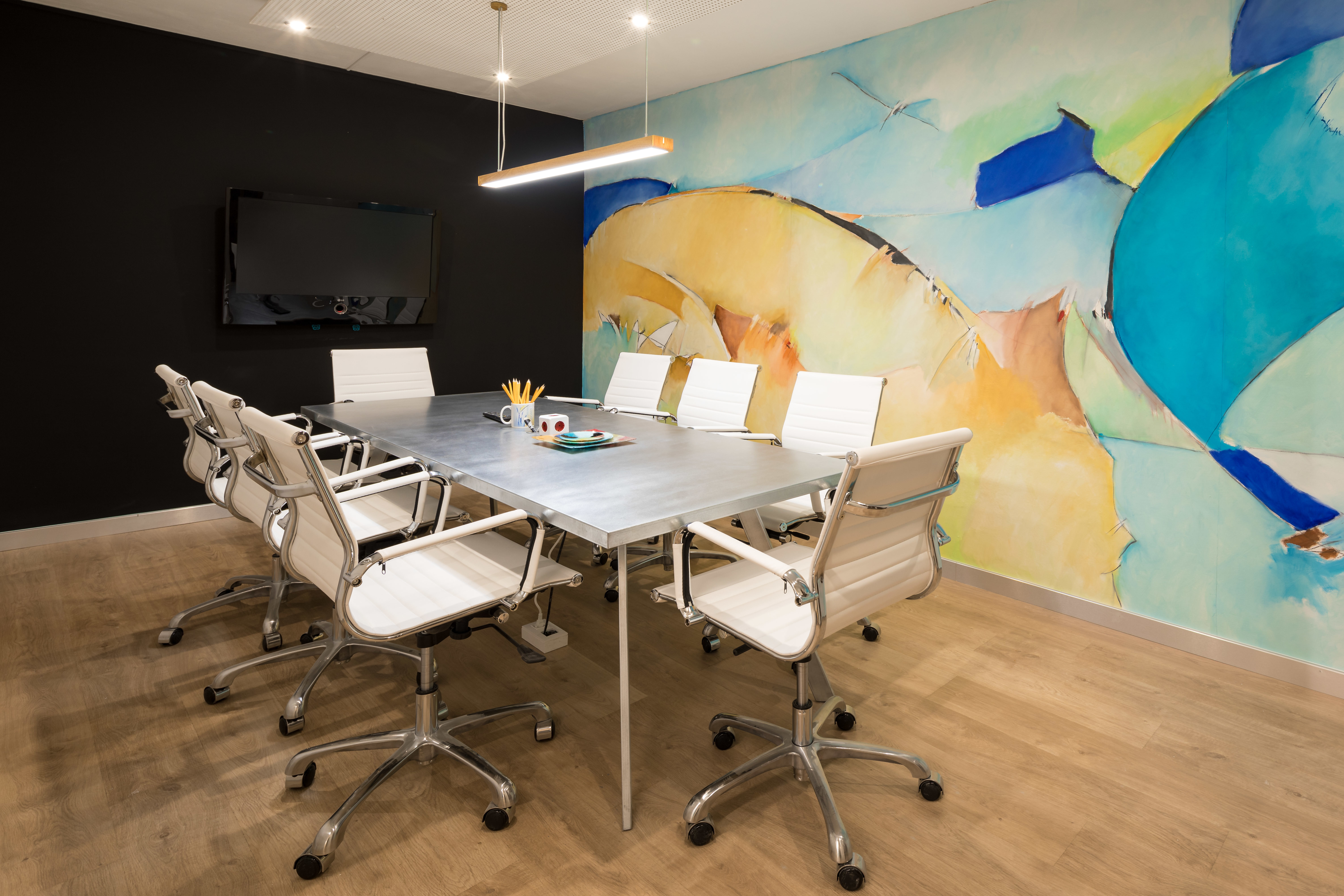 Private fix desks for 1 or 2 persons Private fix desks for 1 or 2 persons