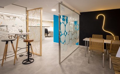 Private fix desks for 1 or 2 persons