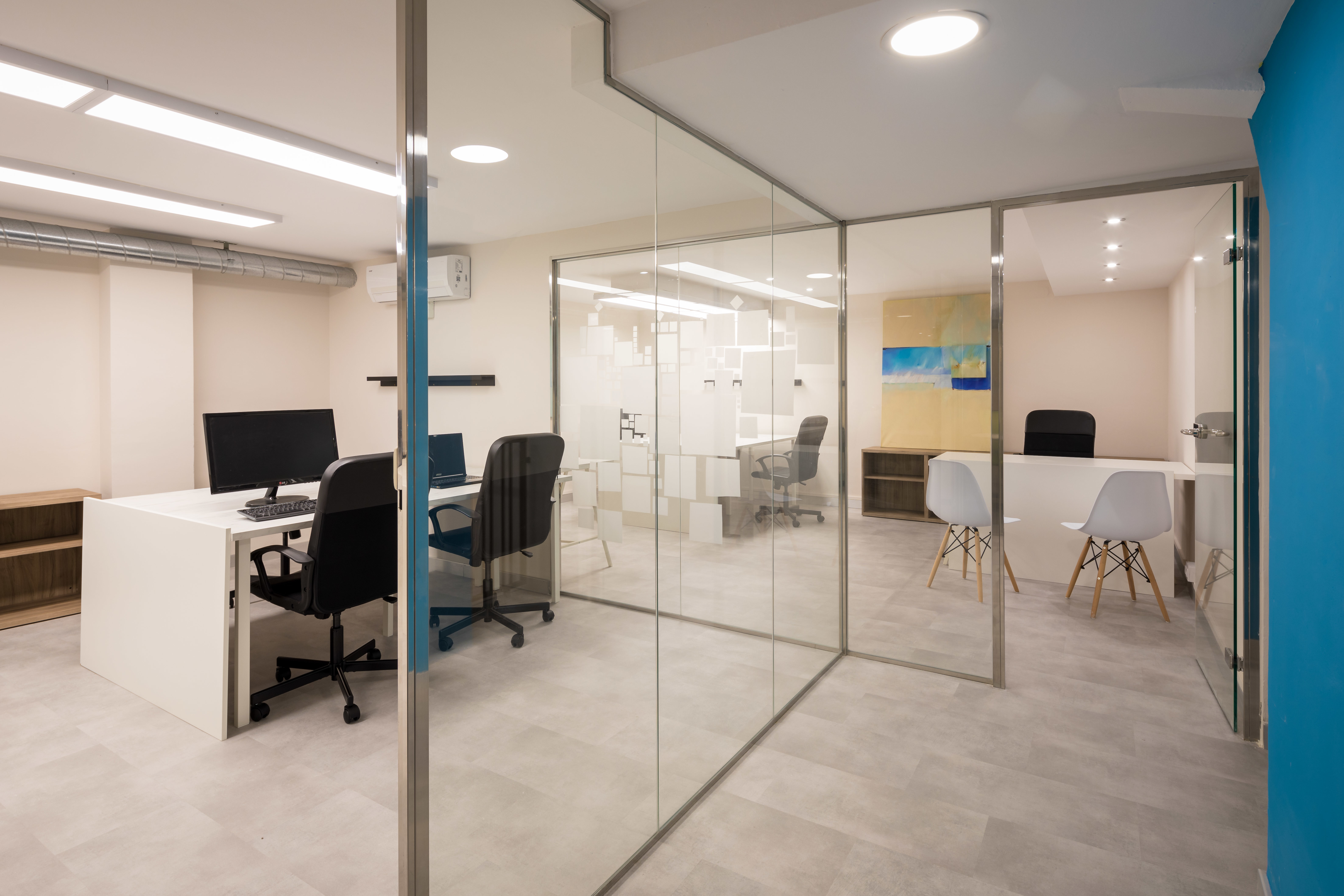 Private offices for 6 or 8 persons Private offices for 6 or 8 persons