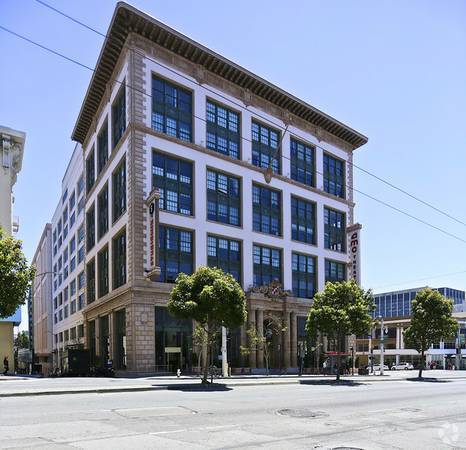 Open desk space in the suite.