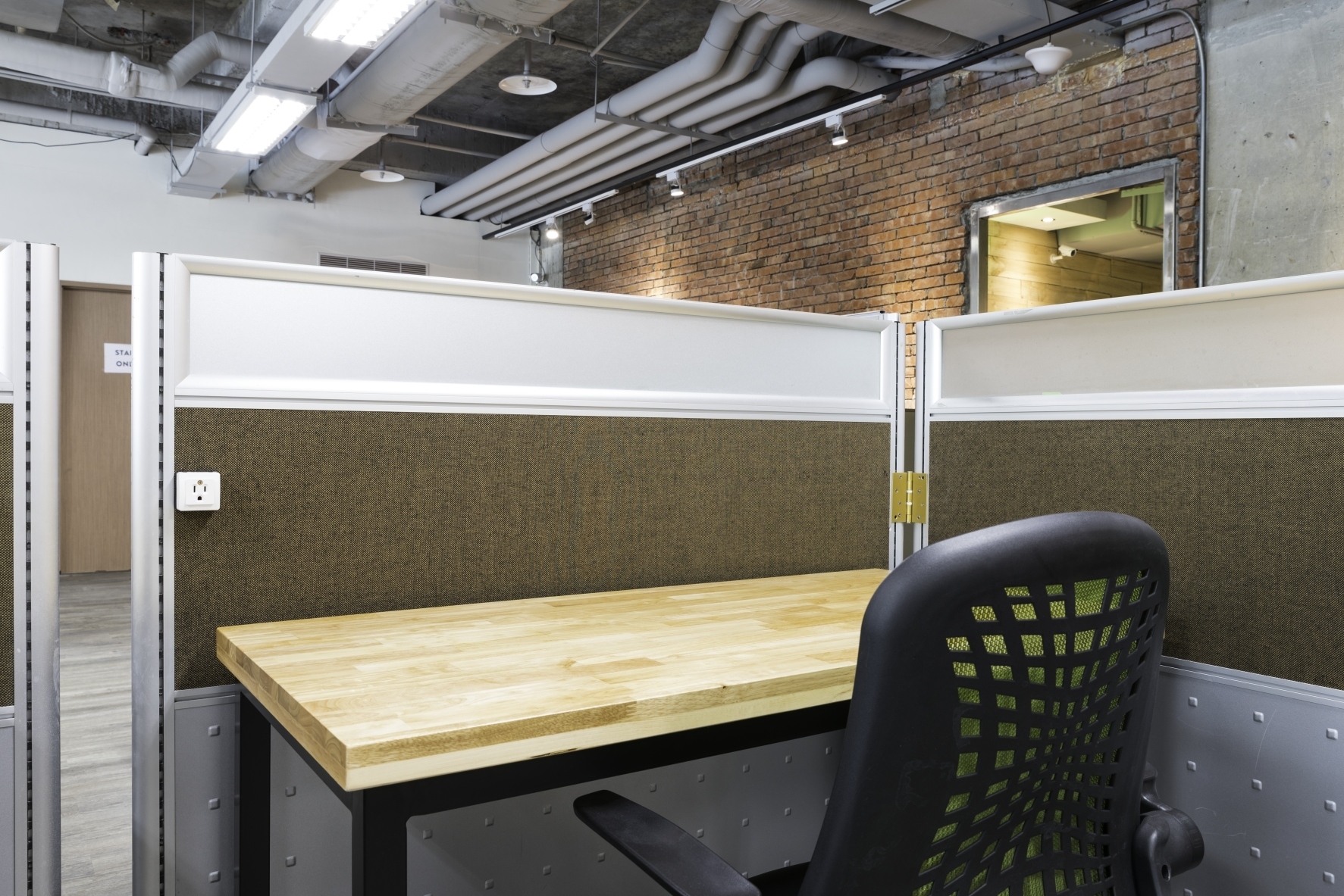 FutureWard Central - Dedicated Desk FutureWard Central - Dedicated Desk