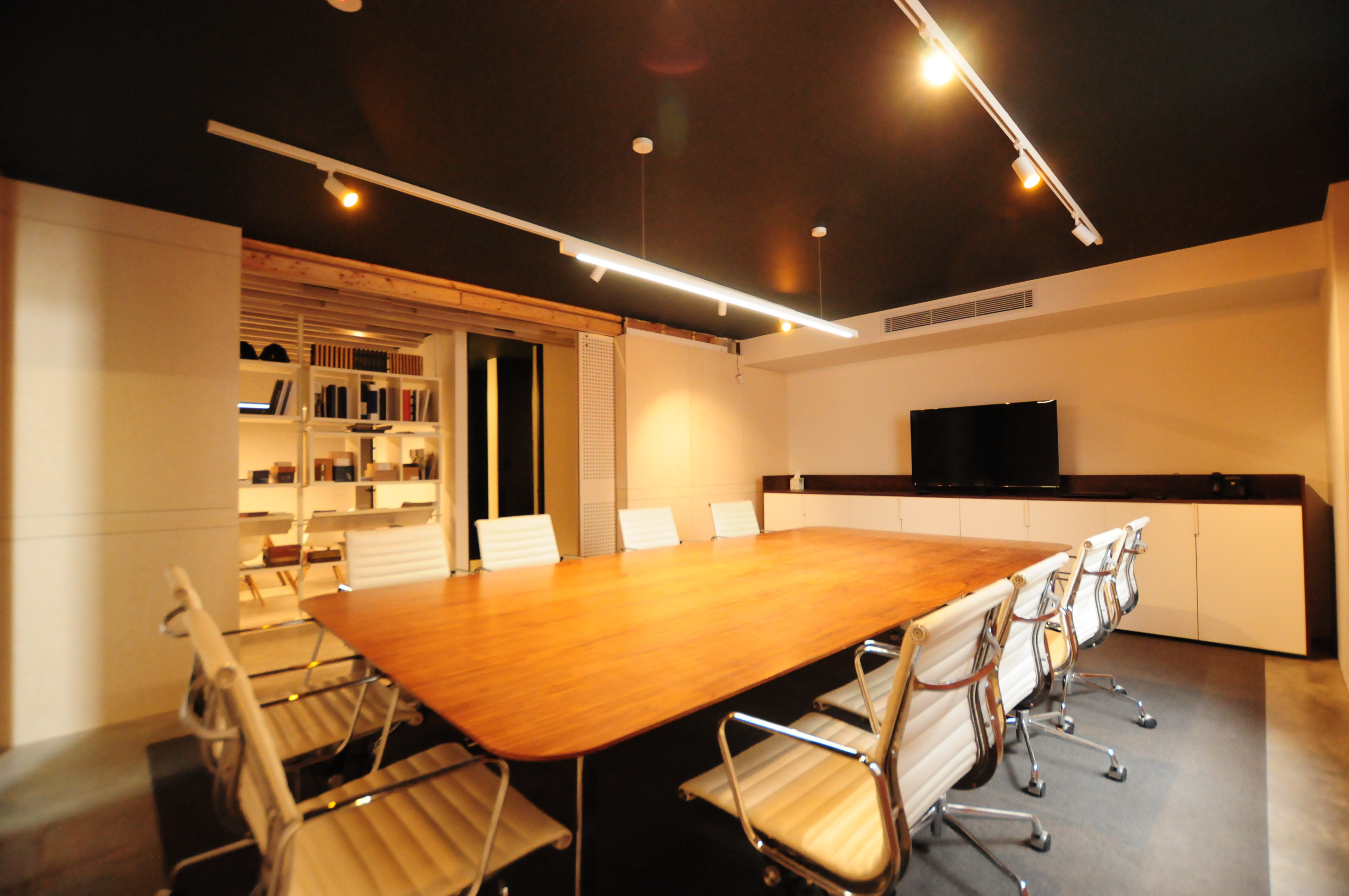 Creative Space Co-Work Desk Rental