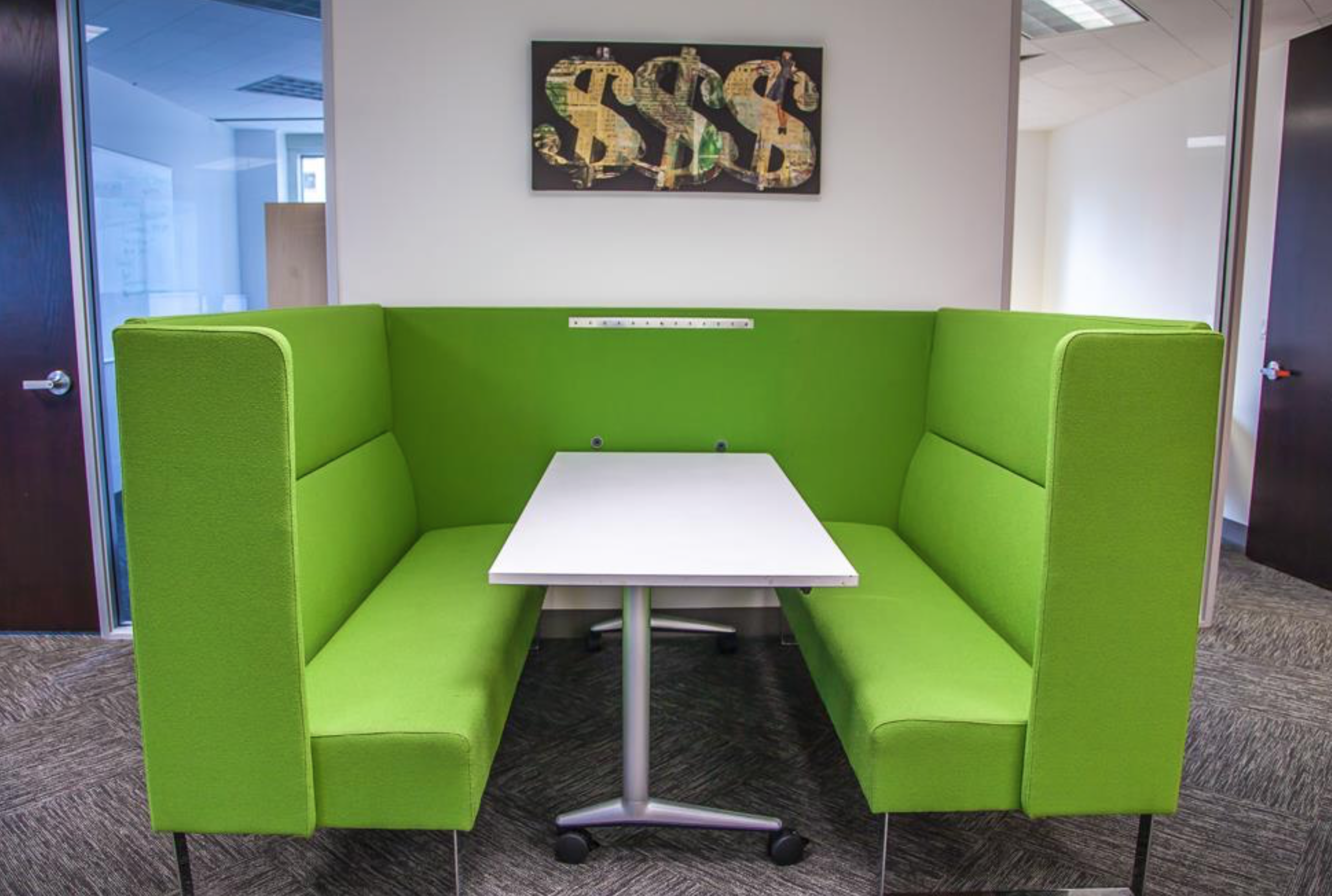 4 Person Office Available For Lease On The 18th Floor in The Financial District 4 Person Office Available For Lease On The 18th Floor in The Financial District