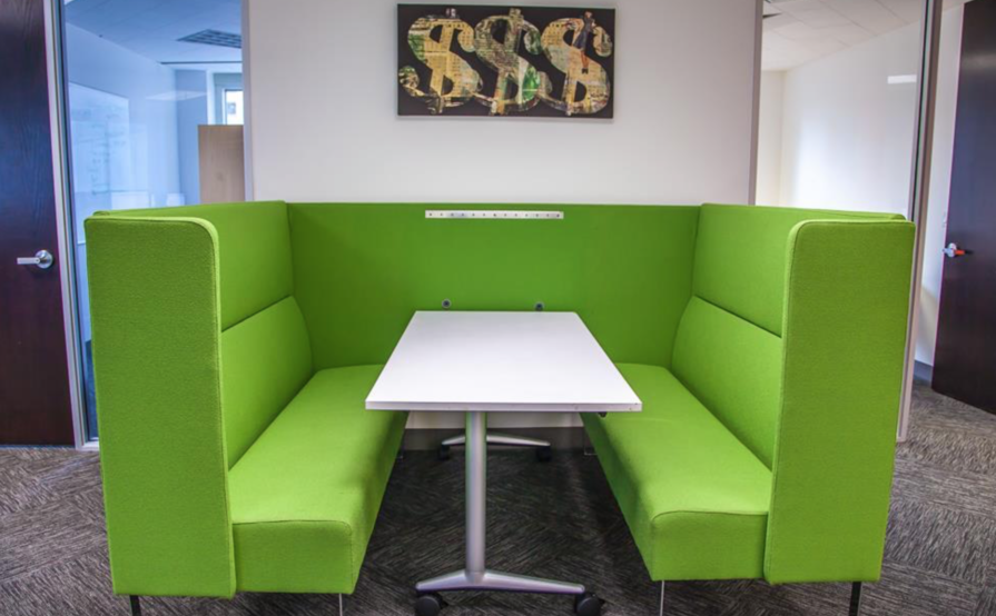4 Person Office Available For Lease On The 18th Floor in The Financial District 4 Person Office Available For Lease On The 18th Floor in The Financial District