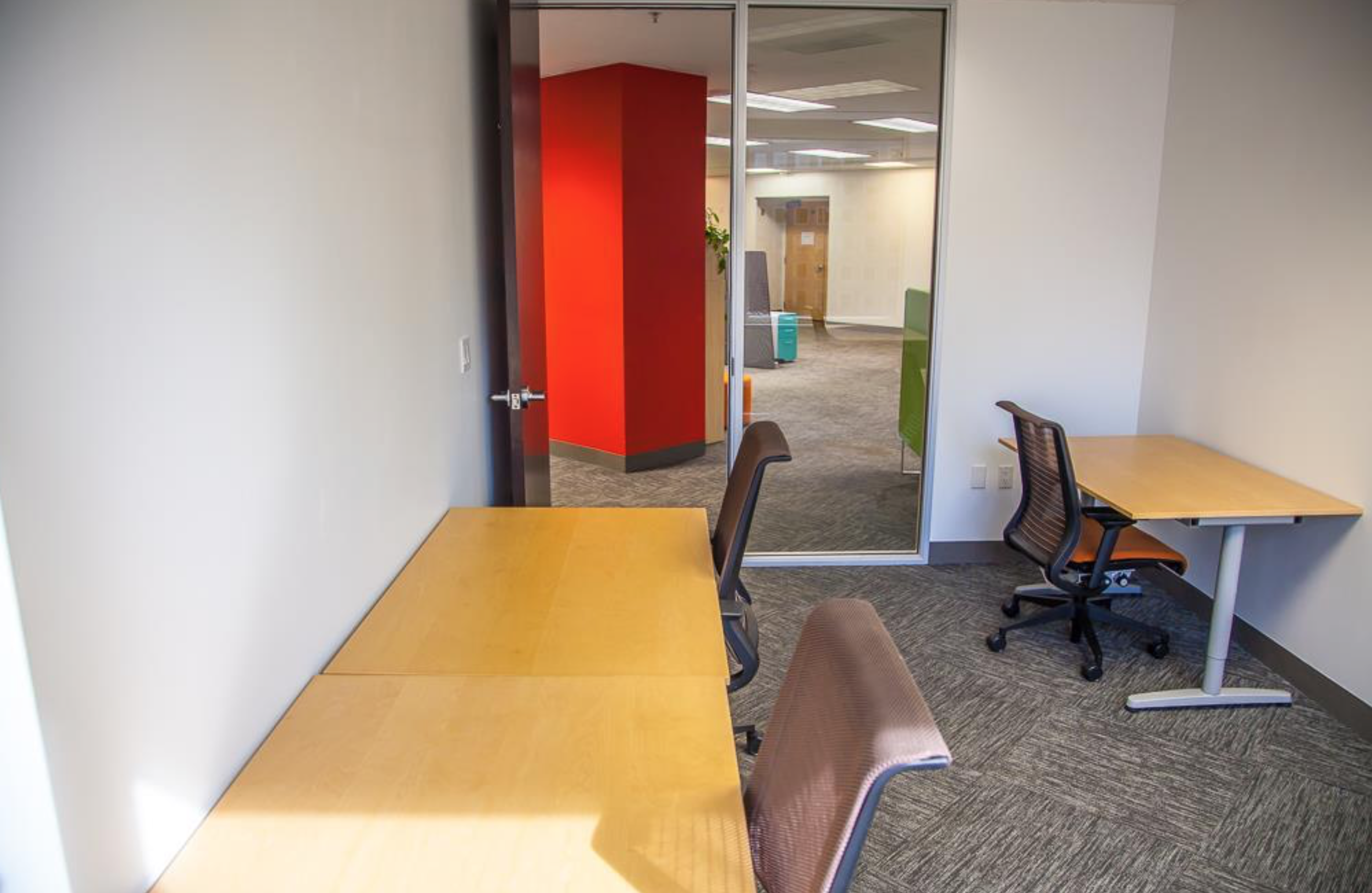 Office Space For 6 On The 18th Floor in The Financial District Office Space For 6 On The 18th Floor in The Financial District