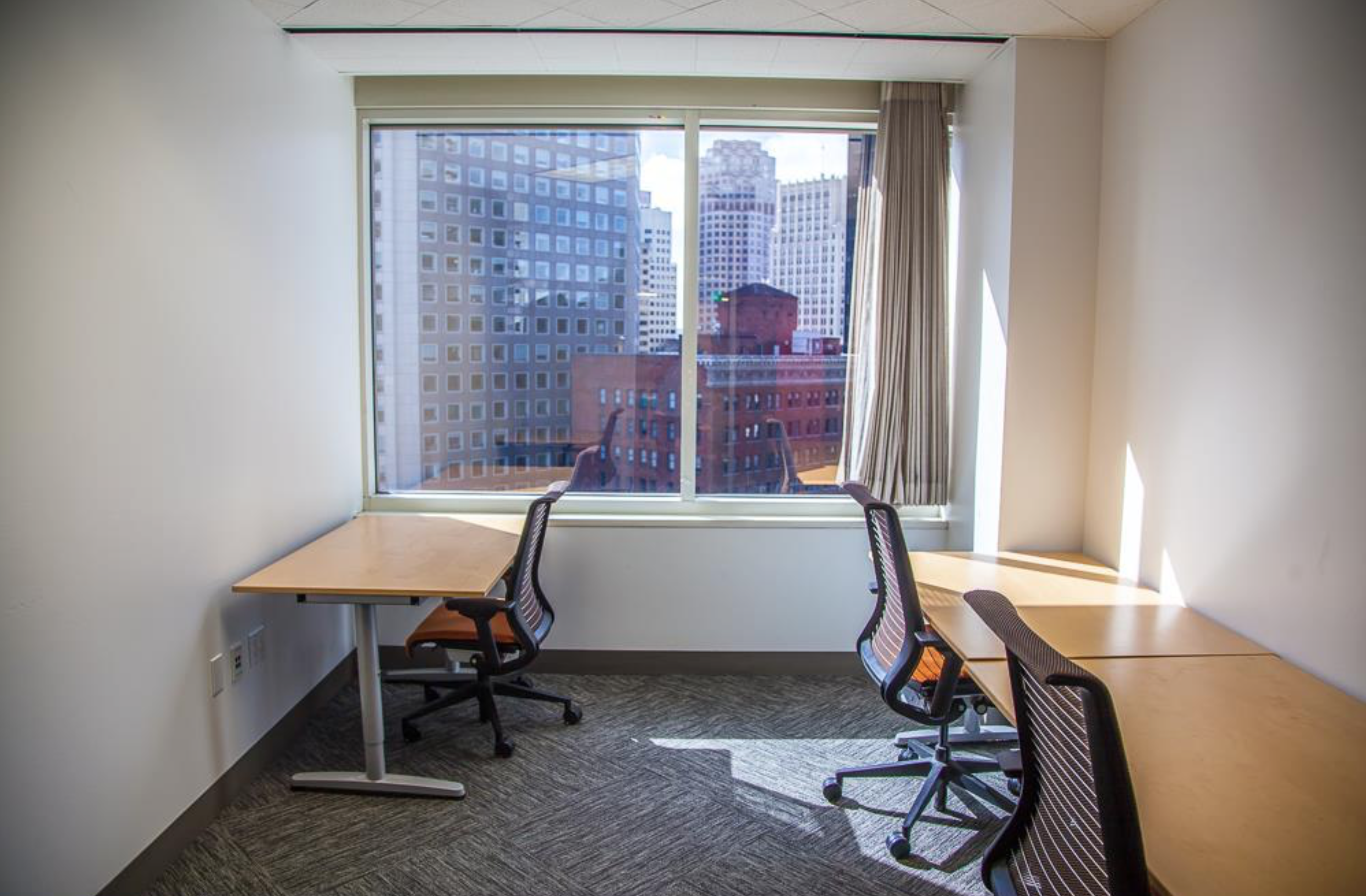 Office Space For 6 On The 18th Floor in The Financial District Office Space For 6 On The 18th Floor in The Financial District