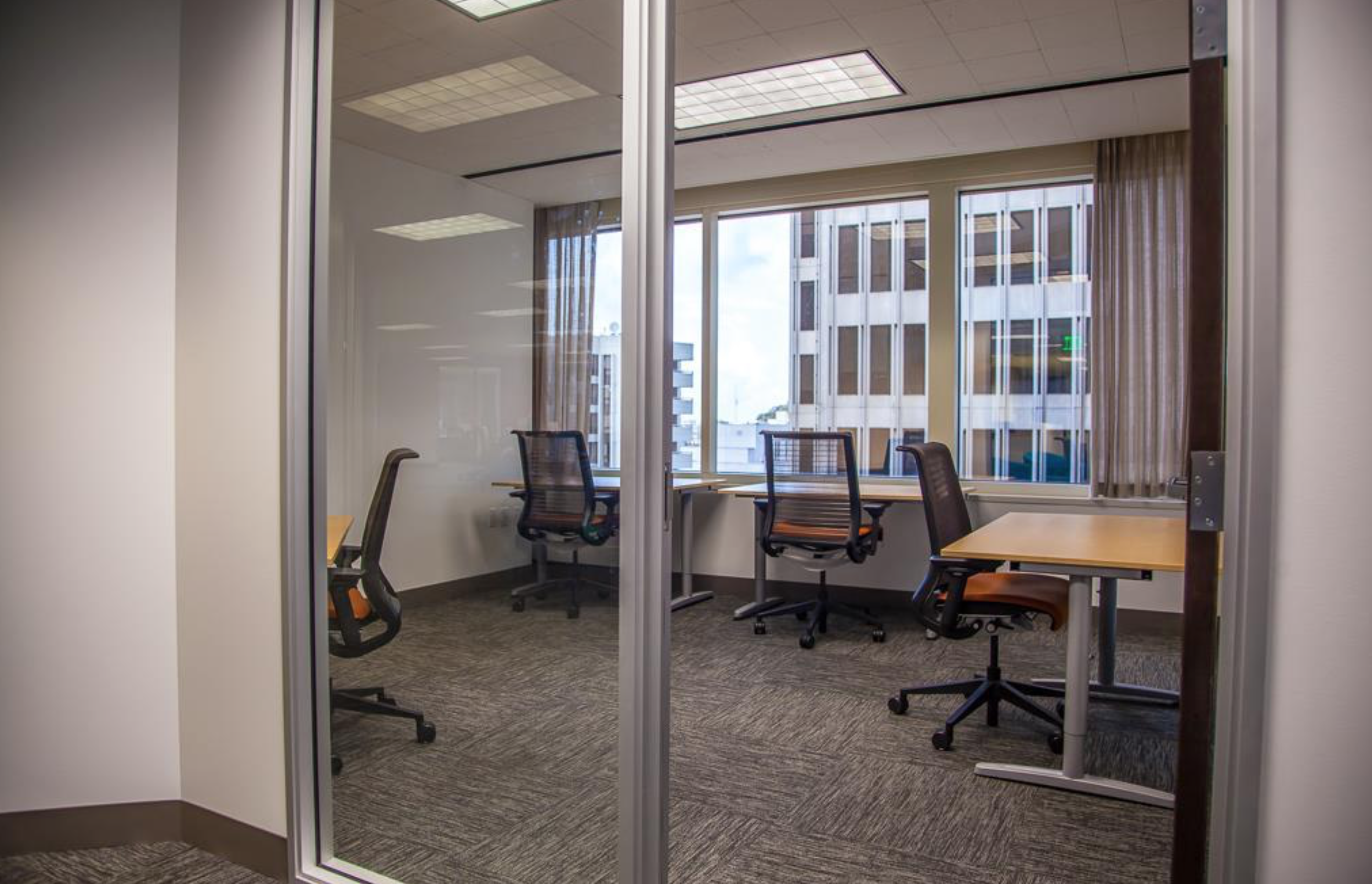 Office Space For 6 On The 18th Floor in The Financial District Office Space For 6 On The 18th Floor in The Financial District