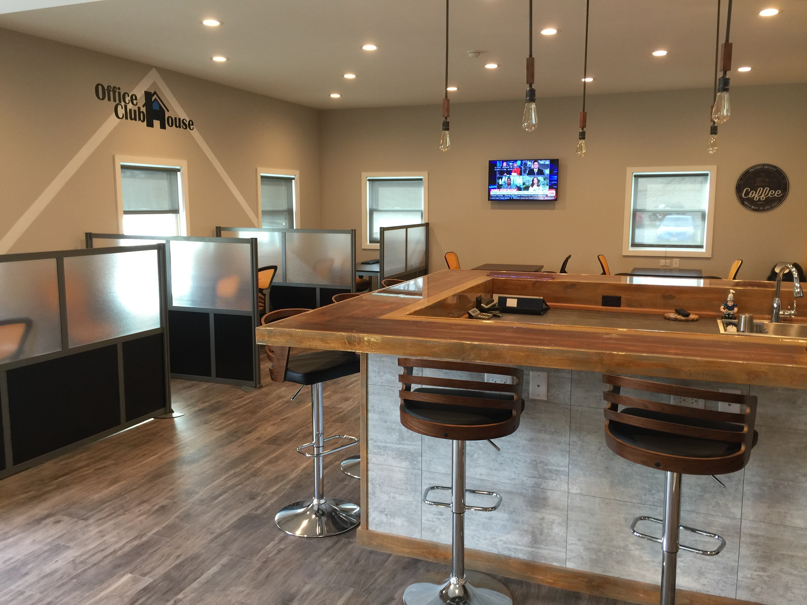 Office Clubhouse Open and semi-private workspace