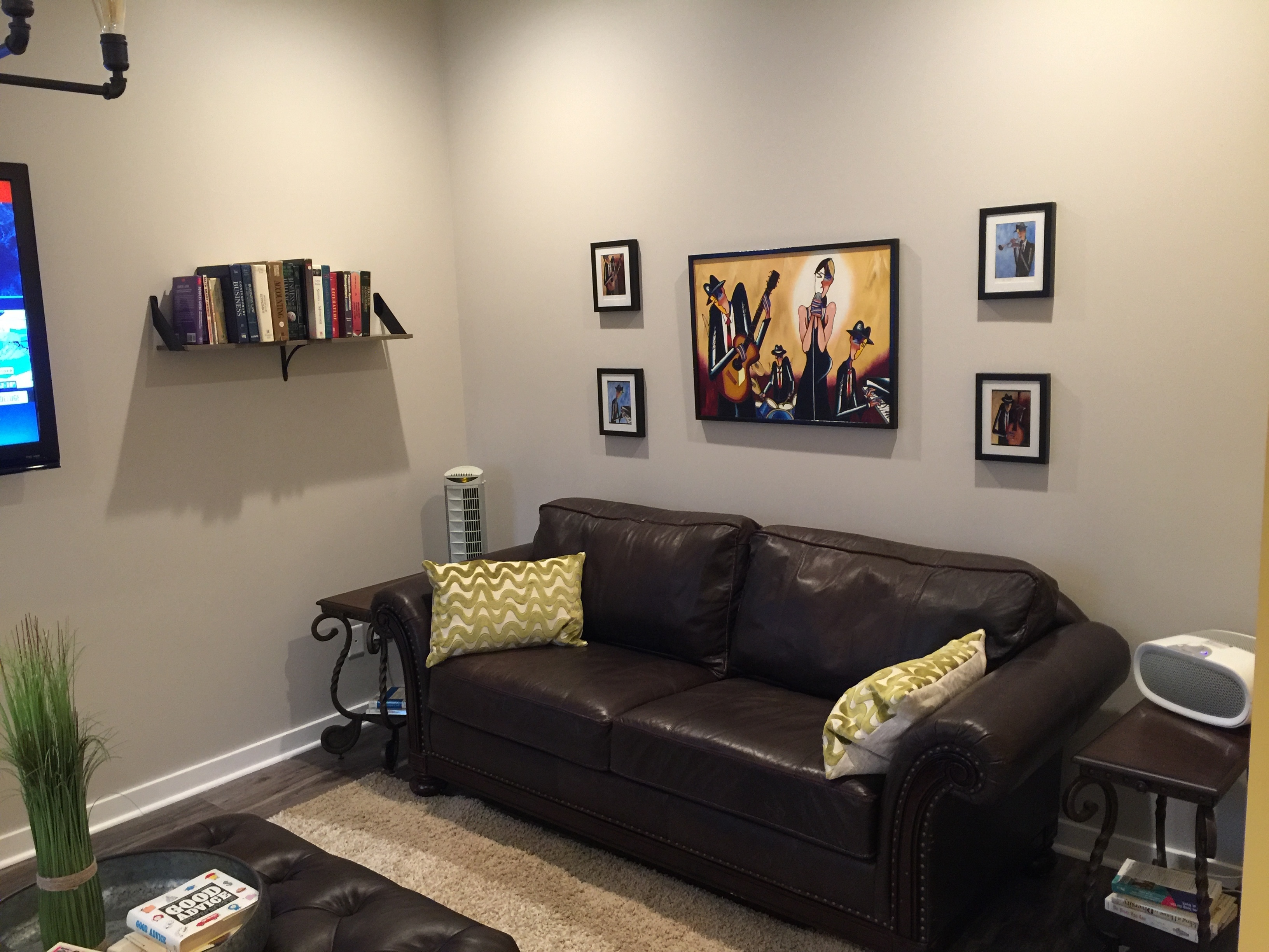 Office Clubhouse Open and semi-private workspace