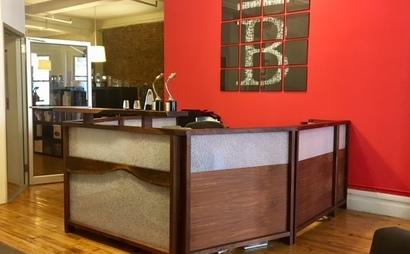 8 desks available in sunny Chelsea loft 8 desks available in sunny Chelsea loft