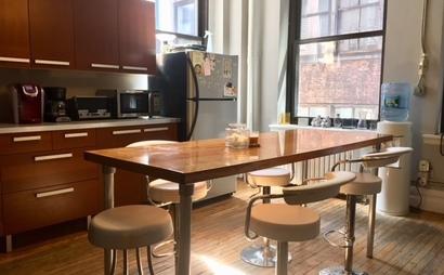 8 desks available in sunny Chelsea loft 8 desks available in sunny Chelsea loft