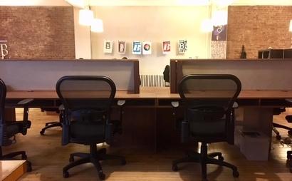 8 desks available in sunny Chelsea loft 8 desks available in sunny Chelsea loft