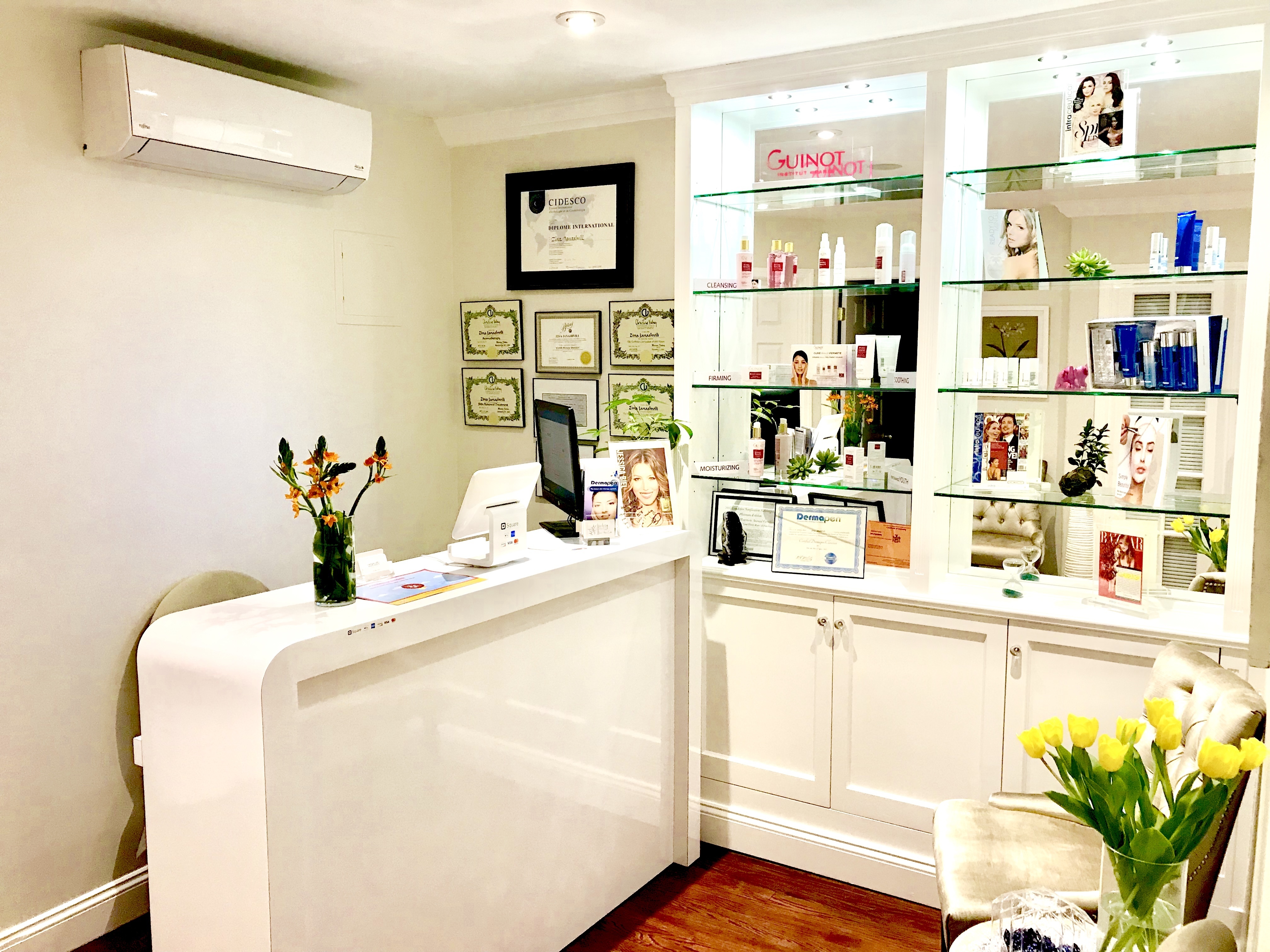 FOR RENT: Treatment Room in UPPER EAST SIDE (Health/Beauty Service)