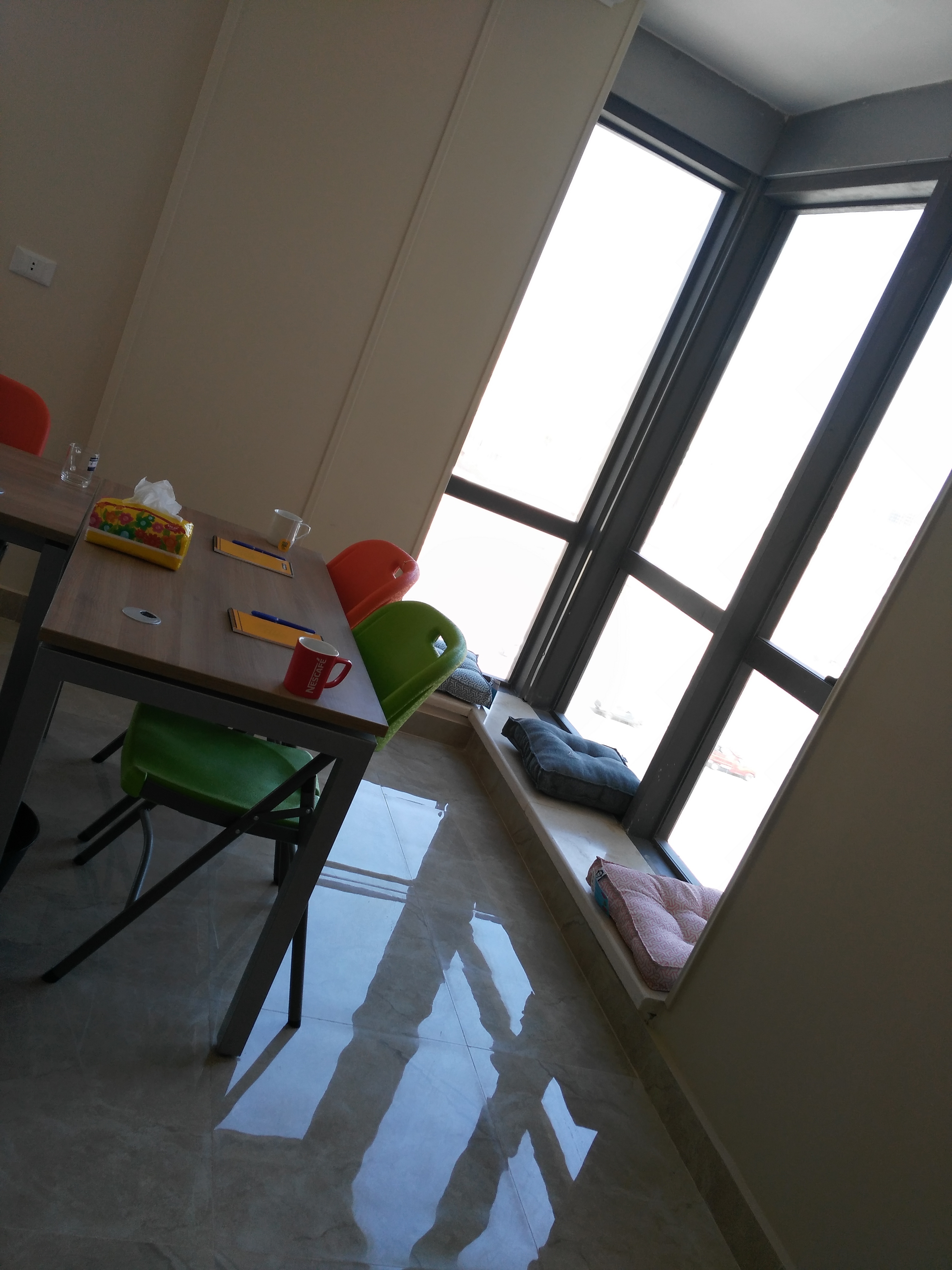 Zoom Smart Space.         Shared Desks , Meeting rooms , didicated desk , workshop room , course room Zoom Smart Space.         Shared Desks , Meeting rooms , didicated desk , workshop room , course room