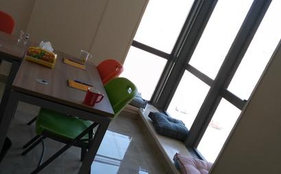 Zoom Smart Space.         Shared Desks , Meeting rooms , didicated desk , workshop room , course room Zoom Smart Space.         Shared Desks , Meeting rooms , didicated desk , workshop room , course room