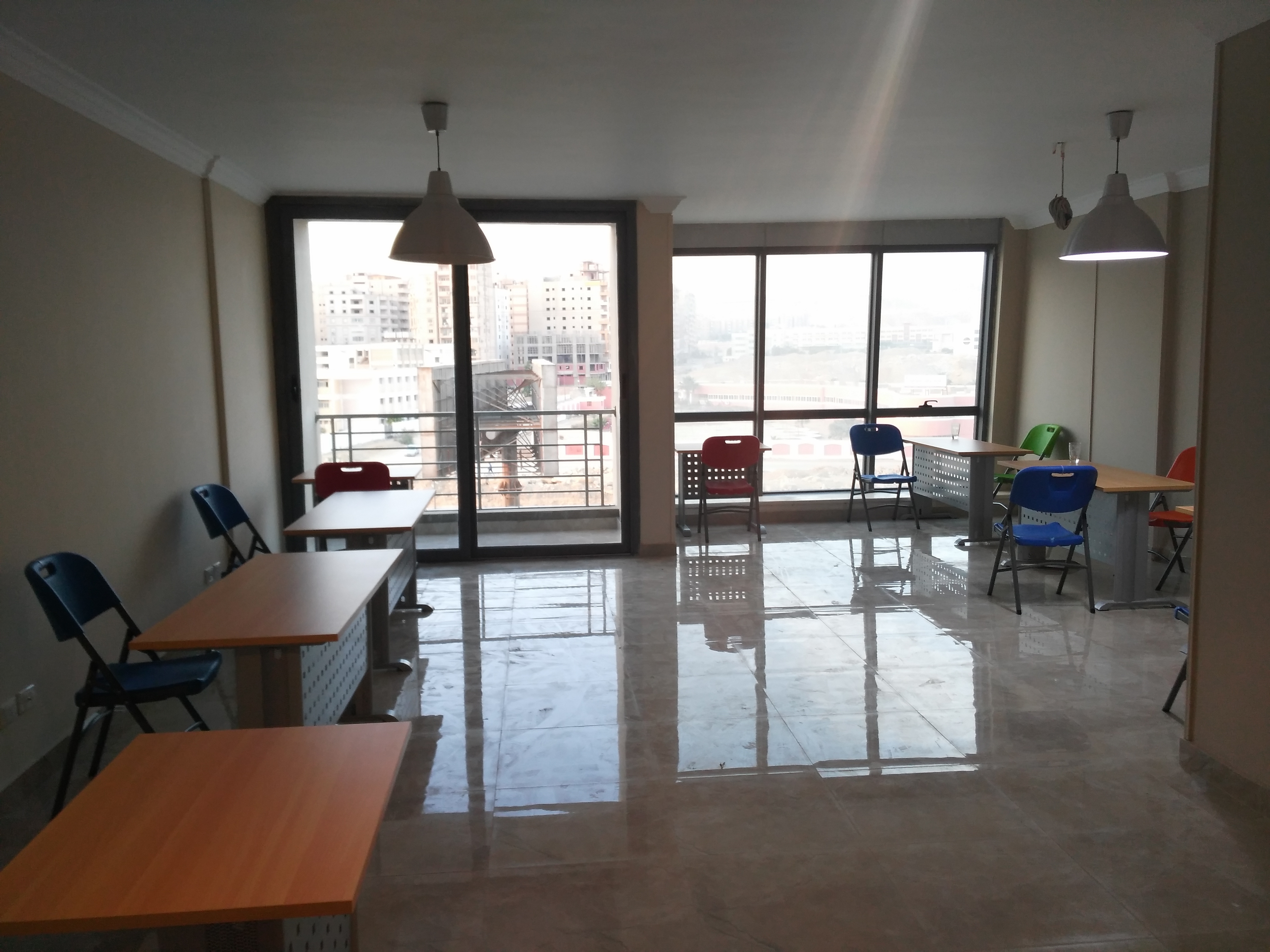 Zoom Smart Space.         Shared Desks , Meeting rooms , didicated desk , workshop room , course room Zoom Smart Space.         Shared Desks , Meeting rooms , didicated desk , workshop room , course room