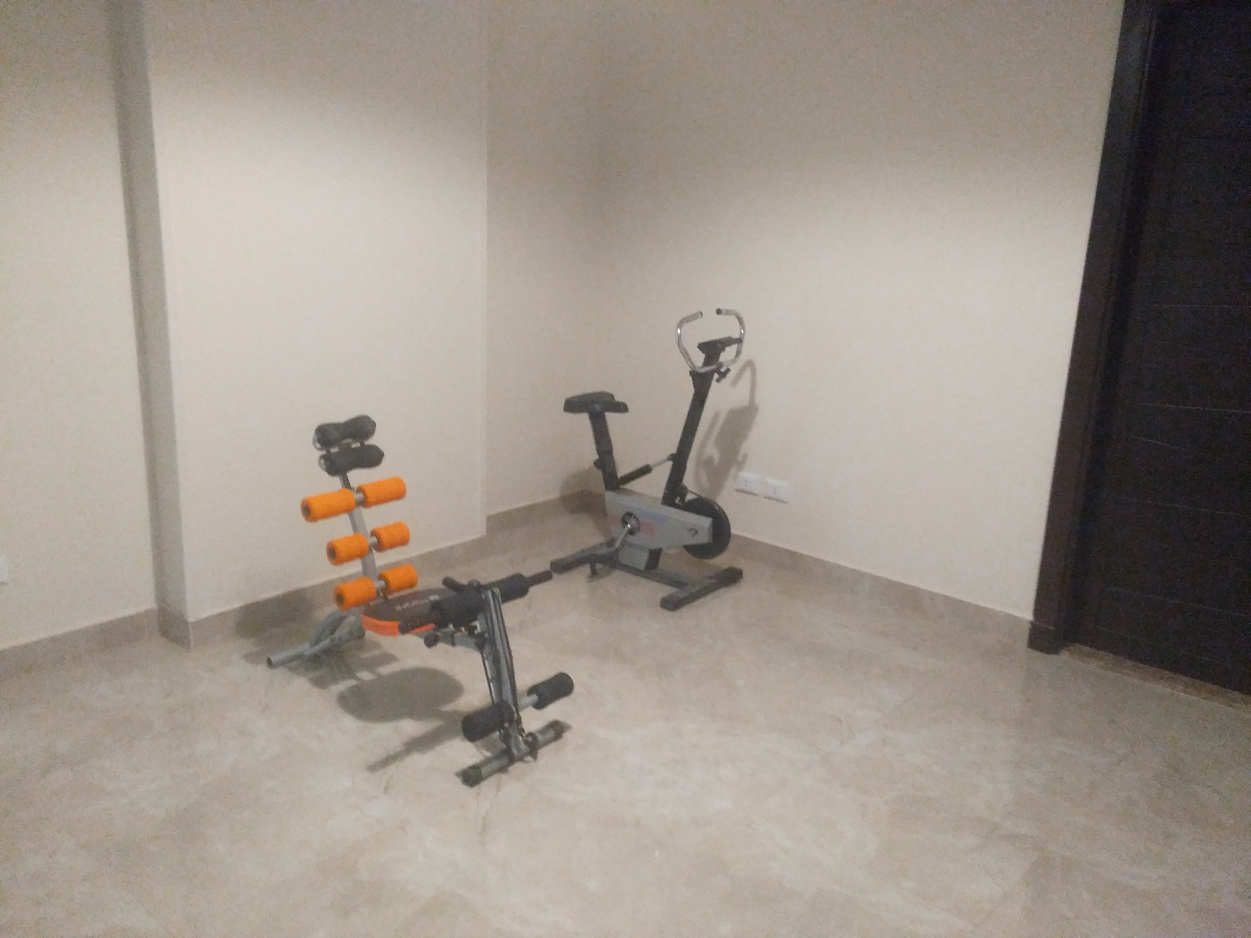 Zoom Smart Space.         Shared Desks , Meeting rooms , didicated desk , workshop room , course room Zoom Smart Space.         Shared Desks , Meeting rooms , didicated desk , workshop room , course room