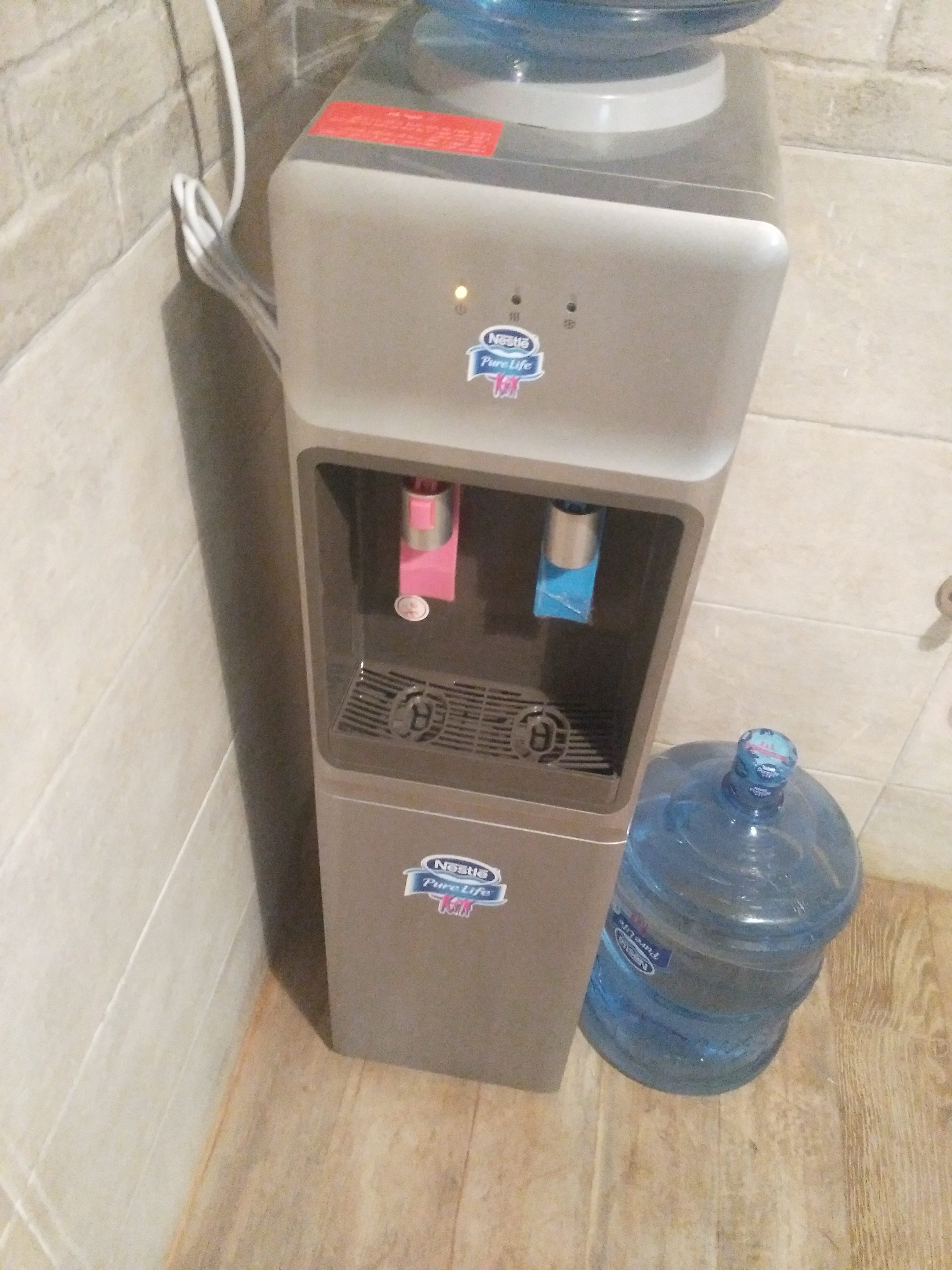 Zoom Smart Space.         Shared Desks , Meeting rooms , didicated desk , workshop room , course room Zoom Smart Space.         Shared Desks , Meeting rooms , didicated desk , workshop room , course room