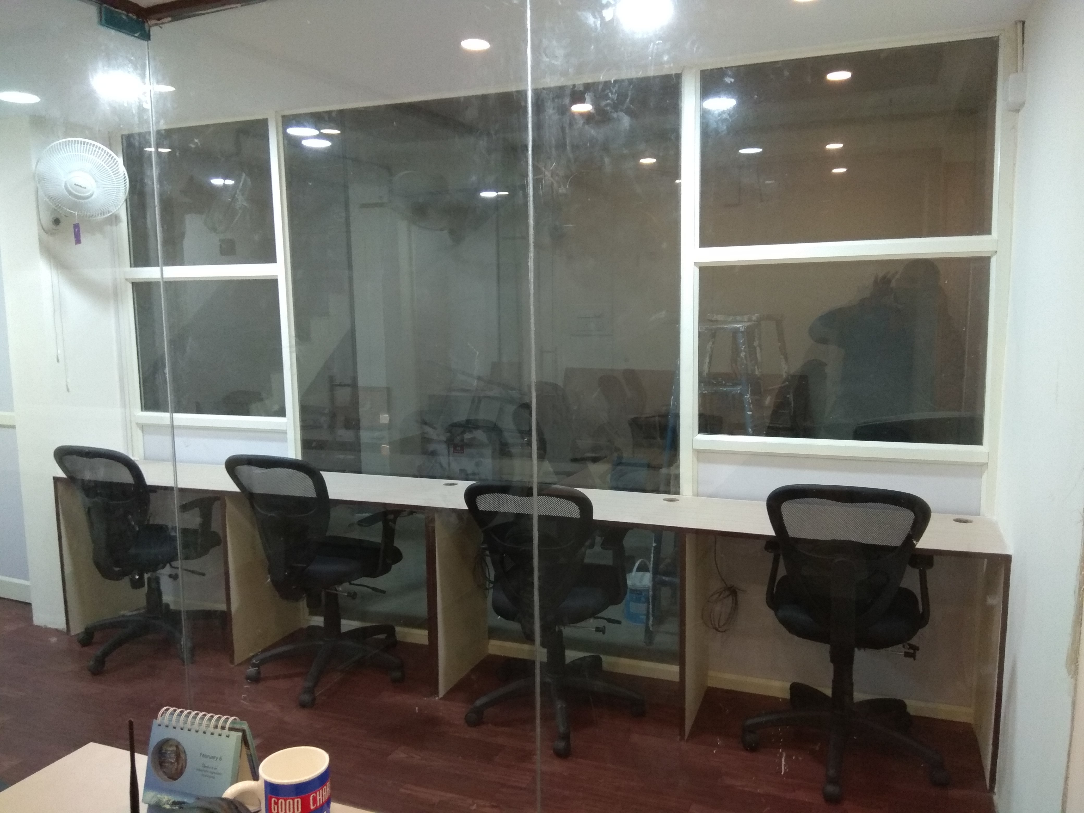 Office desk / workstation for rent