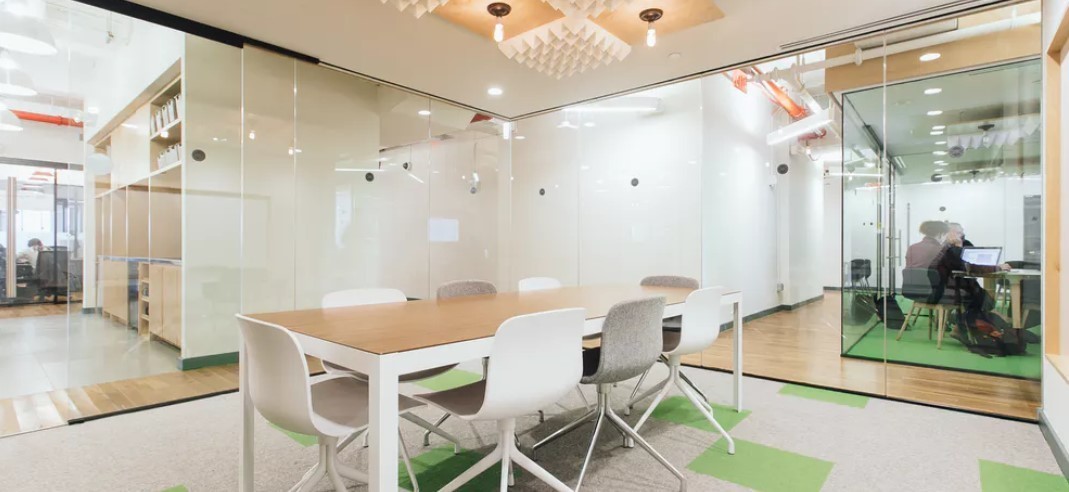 Personal Desk in City Hall Personal Desk in City Hall