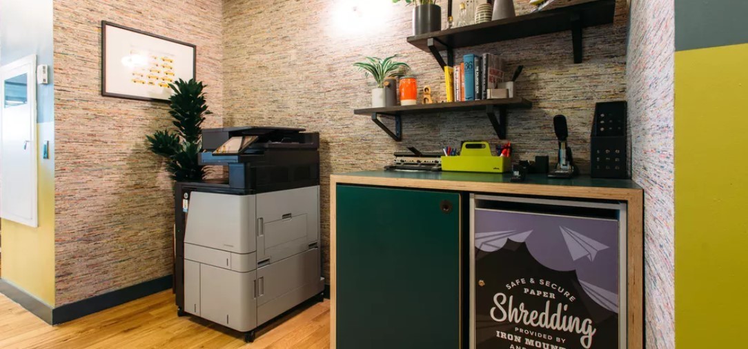 Personal Desk in City Hall Personal Desk in City Hall