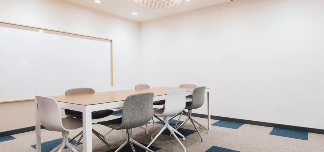 4-Desk Personal Office in City Hall