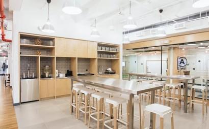 6-Desk Personal Office in City Hall 6-Desk Personal Office in City Hall