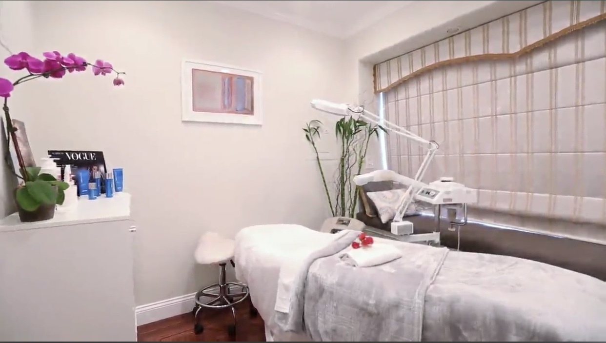 FOR RENT: Treatment Room in UPPER EAST SIDE (Health/Beauty Service)