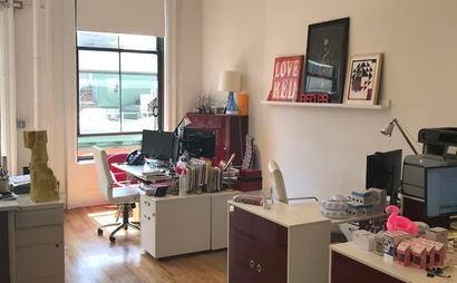 3 Desks in Spacious Modern SOHO Office Building 3 Desks in Spacious Modern SOHO Office Building