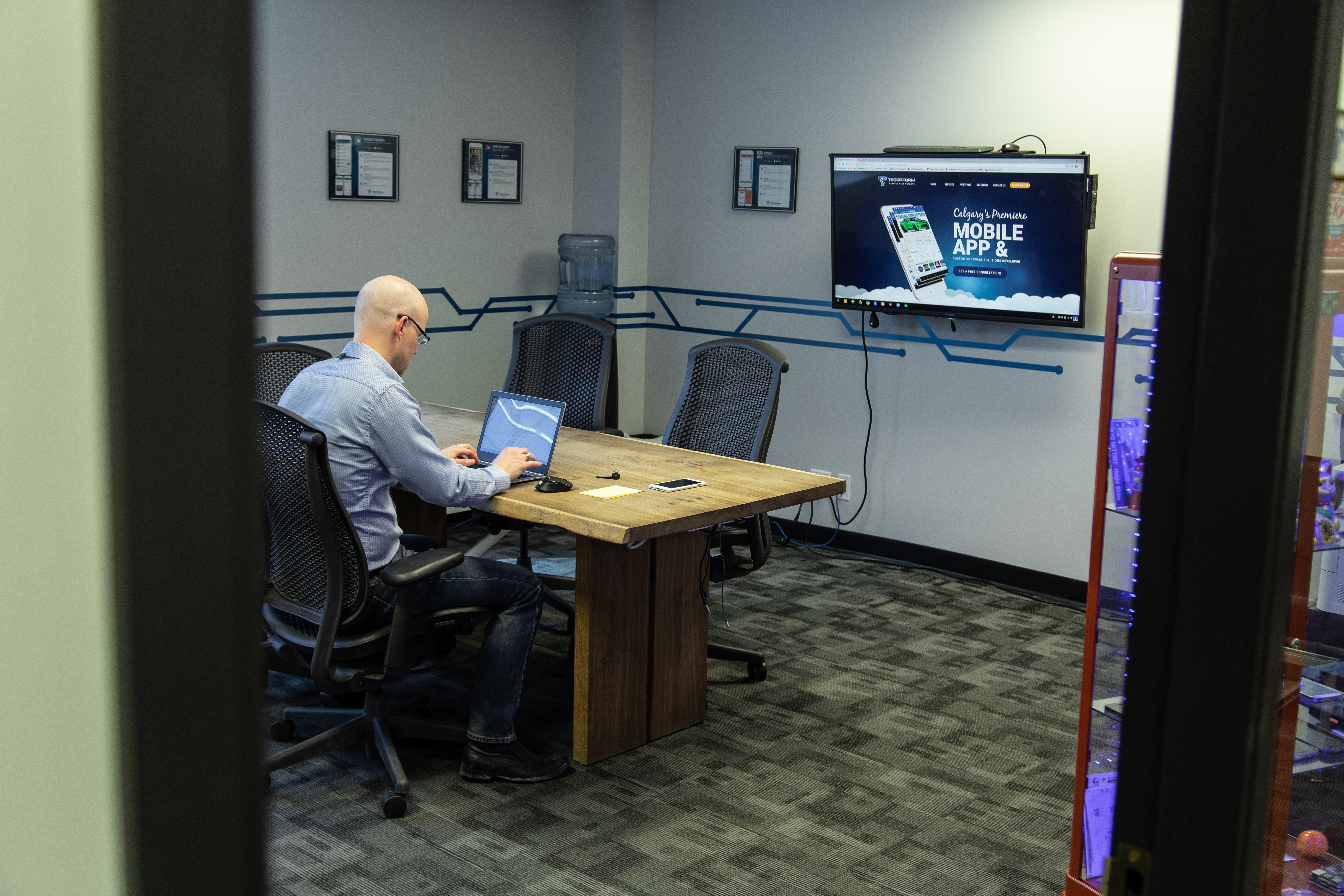 Calgary Business Centre - Private Offices - Community Feel Calgary Business Centre - Private Offices - Community Feel