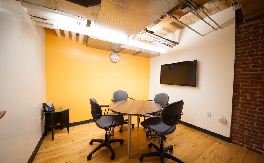 Meeting Room in Prime Location in Downtown Boston - 4 to 6 people